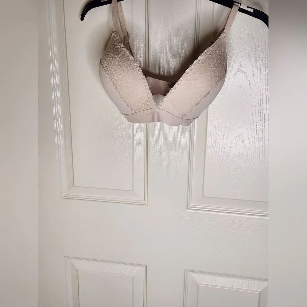 Anne Klein 34DD Beige Lined Wireless Adjustable Straps Women Bra